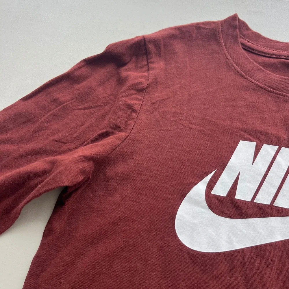 Nike Women's Sm Brown White Graphic Logo Long Sleeve T-Shirt The Nike Tee Sporty